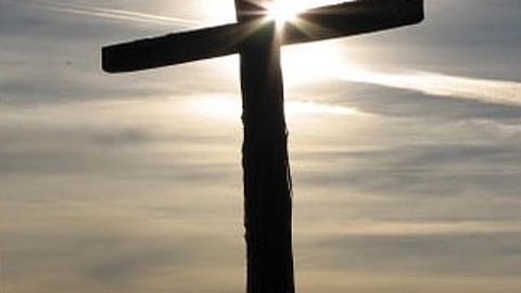 लोहरदगा में एक ही परिवार के 13 सदस्यों ने ईसाई धर्म(Christianity) को छोड़कर अपने आदिवासी धर्म में वापसी की है।(Image: Wikimedia Commons)