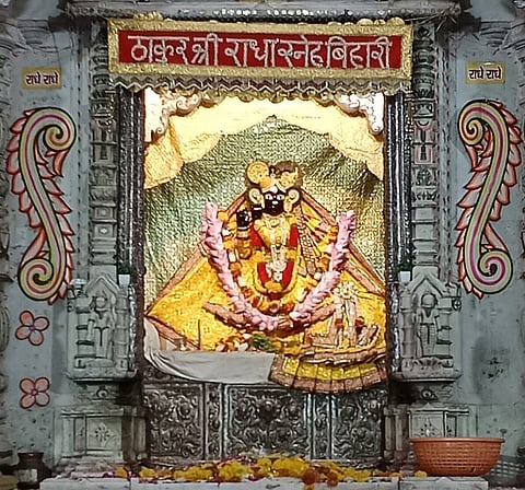 वृंदावन के बांके बिहारी मंदिर(Banke Bihari Temple) में साल में सिर्फ एक बार मंगला आरती होती है।(Image: Wikimedia Commons)