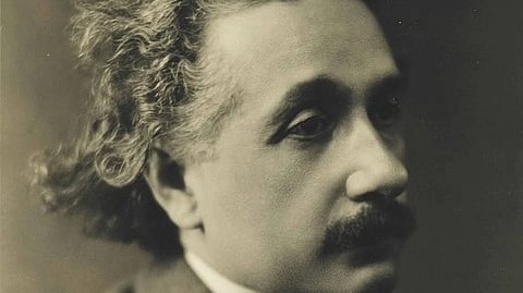 अल्बर्ट आइंस्टीन (Einstein) की तस्वीर