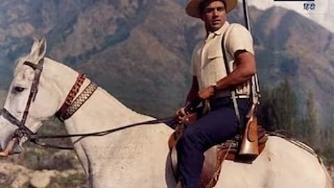 धर्मेंद्र की घुड़सवारी वाली तस्वीर