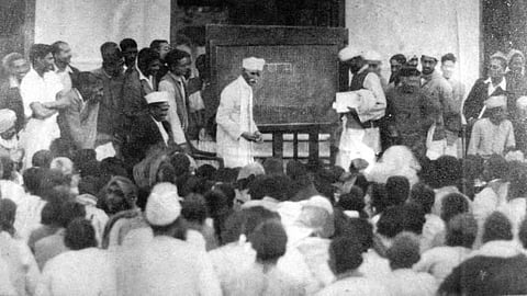 Madan Mohan Malviya - पंडित मदन मोहन मालवीय जी  ने जीवनभर गांवों में शिक्षा का प्रचार-प्रसारण किया। उनका मानना था कि कोई भी व्यक्ति अपने अधिकारों को तभी भलीभांति समझ सकता है, जब वह शिक्षित हो। (Wikimedia Commons)