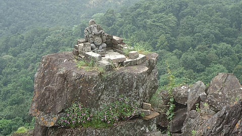 Dholkal Ganesh Temple : एक ऐसा मंदिर जहां भगवान गणेश घने जंगल के बीच एक पहाड़ी के ऊपर स्थित है। (Wikimedia Commons)