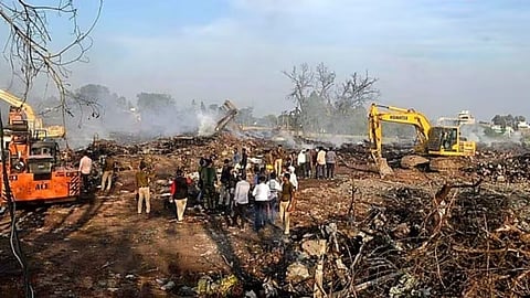Harda Factory Blast : इस पटाखा फैक्ट्री में ब्लास्ट होने से आस पास के 50 से ज्यादा घरों में भीषण आग लग गई है। (Wikimedia Commons)