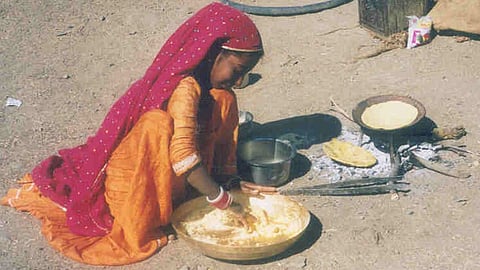 Gadia Lohar : इस जनजाति के लोग पूरा जीवन इधर-उधर घूमकर सड़क के किनारे निकाल देते हैं। (Wikimedia Commons)