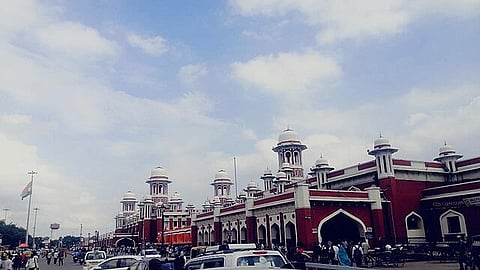 UP First World Class Railway Station : लखनऊ का गोमती नगर रेलवे स्टेशन हाईटेक सुविधाओं के साथ यूपी का पहला विश्व स्तरीय स्टेशन बन गया है। (Wikimedia Commons)
