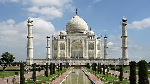 Taj Mahotsav : यह एक वार्षिक कार्यक्रम है, जो हमेशा फरवरी के महीने में होता है। (Wikimedia Commons)