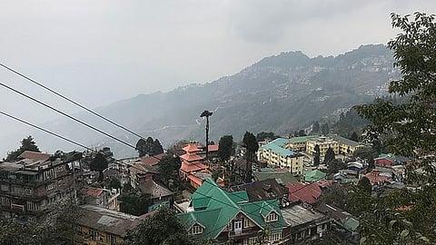 International Women's Day 2024 : यदि आप खूबसूरत मौसम का आनंद लेना चाहती हैं तो दार्जिलिंग हमेशा से ही महिला यात्रियों की पसंदीदा जगह रही है। (Wikimedia Commons)