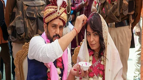 Gangster Marriage in Delhi:हरियाणा के गैंगस्टर संदीप उर्फ काला जठेड़ी और लेडी डॉन अनुराधा चौधरी मंगलवार को शादी के बंधन में बंध गए। (Wikimedia Commons)