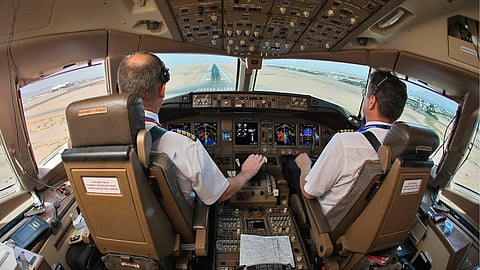 New rest rule for pilots: अब एयरलाइंस को 15% से 25% अधिक पायलटों को नियुक्त करने की आवश्यकता पड़ेगी।(Wikimedia Commons)