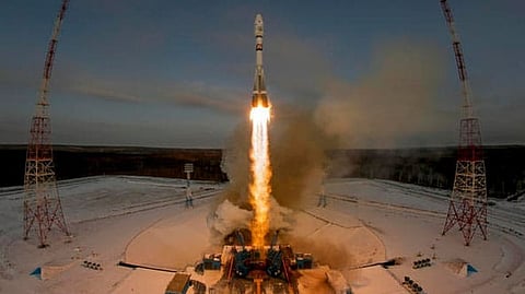 Russian Soyuz rocket: रूस का एक सोयूज रॉकेट तीन अंतरिक्ष यात्रियों को लेकर 23 मार्च को अंतरराष्ट्रीय अंतरिक्ष स्टेशन (आईएसएस) के लिए रवाना हो गया। (Wikimedia Commons)