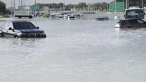 Heavy rain in UAE : मंगलवार से जारी बारिश के कारण कुछ इलाकों में बाढ़ भी आ गई। (Wikimedia Commons)