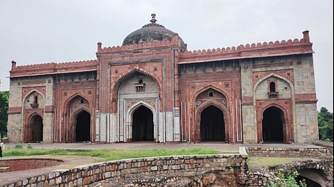 ASI will again dig in Purana Qila :दिल्ली के पुराने किले में अब तक तीन बार खुदाई हो चुकी है। (Wikimedia Commons)