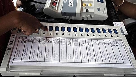 How EVM Works : एक कंट्रोल यूनिट से चार से ज्यादा बैलेट यूनिट को नहीं जोड़ा जा सकता है। (Wikimedia Commons)