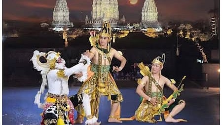 Ramayana Ballet in Indonesia : यह बैले भगवान श्रीराम की कहानियों पर आधारित होता है। यह साल 1961 से लगातार चलता आ रहा है। इसको पेश करने वाले सभी कलाकार मुसलमान हैं। (Wikimedia Commons)