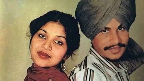 Amar Singh Chamkila : पंजाबी सिंगर अमर सिंह चमकीला ने दो शादियां की थीं।(Wikimedia Commons)