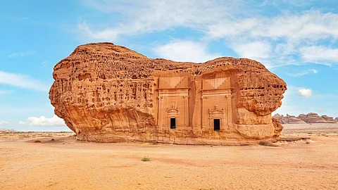 Saudi Arabia Discovered Temple :सऊदी अरब में अब एक भी मंदिर नहीं है। इसके बनाने पर भी यहां रोक लगाया गया है। (Wikimedia Commons)