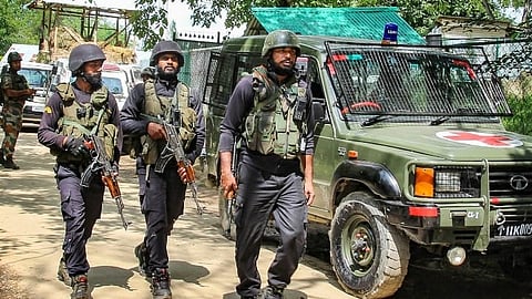 Reasi Terror Attack :कठुआ में सुरक्षा बलों के साथ मुठभेड़ के बाद आतंकियों से जिस प्रकार के हथियार और सामान बरामद हुआ है (Wikimedia Commons)