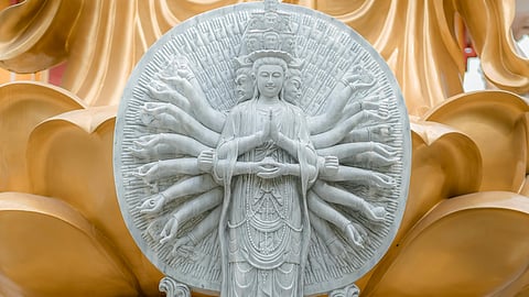 जब कोई व्यक्ति ध्यान करता है लेकिन उसका मन 'मान', 'सम्मान', 'कामना', 'लोभ', 'इच्छा', 'स्वार्थ' से भरा होता है, तो सारी साधना उन विषय रूपी बिलों में बह जाती है।