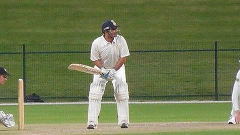 इस तस्वीर में सहवाग क्रिकेट खेलते हुए नजर आ रहें हैं।