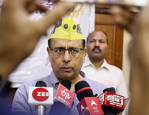 “यह केवल एक राजनीतिक नौटंकी है जो समुदायों के बीच विभाजन के बीज बोने के लिए किया गया है।”