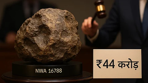 मंगल का टुकड़ा बना करोड़ों की धरोहर, 44 करोड़ में बिका अनोखा उल्कापिंड। (Sora AI)