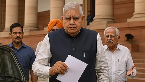 जगदीप धनखड़ के इस्तीफे ने राजनीति में हलचल मचा दी, कांग्रेस ने अचानक दिखाया समर्थन। (Sora AI)