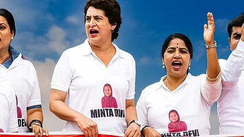 बिहार की वोटर लिस्ट में 124 साल की उम्र दर्ज होने से मिंता देवी अचानक सुर्खियों में आ गईं। प्रियंका गांधी ने उनकी तस्वीर वाली टी-शर्ट पहनकर संसद में विरोध किया। (AI)