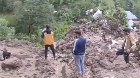 जम्मू के रामबन में बादल फटने से मची तबाही, अब तक 3 लोगों की मौत हुई, दो लापता