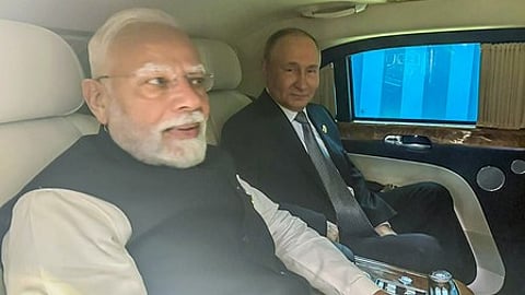 तियानजिन में पीएम मोदी-पुतिन की दोस्ताना मुलाकात