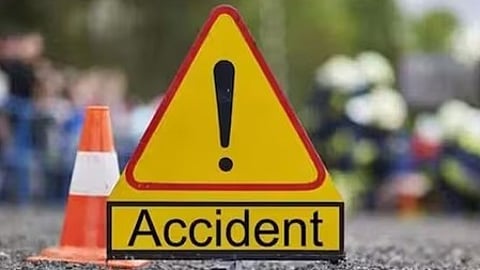 अमेठी में पूर्वांचल एक्सप्रेस-वे पर भीषण हादसा, कार सवार 3 लोगों की मौत