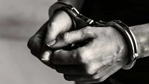 पुलिस ने पांच नक्सलियों को विस्फोटकों के साथ गिरफ्तार किया