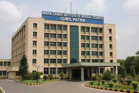 पटना के IGIMS अस्पताल में 42 साल के मरीज की आंख के नीचे हड्डी में दांत निकला।
