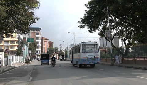 नेपाल : चप्पे-चप्पे पर पुलिस तैनात, हर गतिविधि पर पैनी नजर, दुकानें बंद, सड़कें वीरान