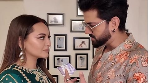 सोनाक्षी सिन्हा ने बॉलीवुड में पूरे किए 15 साल, जहीर इकबाल ने खास अंदाज में मनाया जश्न