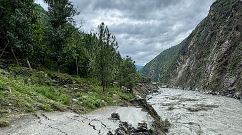 हिमाचल प्रदेश के कुल्लू का दृश्य है यह