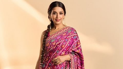 अभिनेत्री सोनाली बेंद्रे इन दिनों पति-पत्नी और पंगा में नजर आ रही हैं।