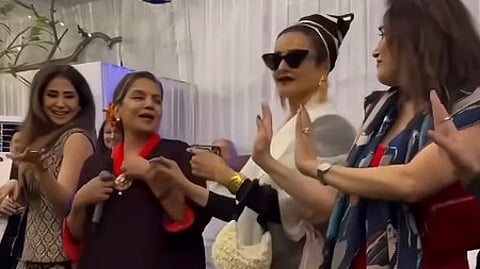 बॉलीवुड एक्ट्रेस शबाना आजमी ने 18 सितंबर को अपना 75वां जन्मदिन बेहद खास अंदाज में मनाया।