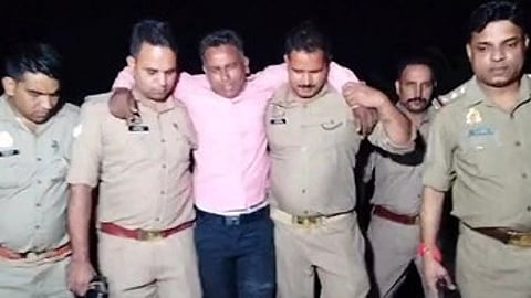 मुठभेड़ में आरोपी महेंद्र गिरफ्तार, बात नहीं करने पर कराया हमला।