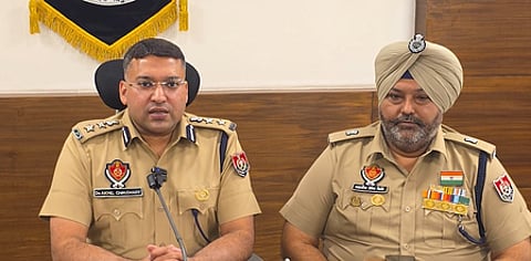 इस संबंध में उसके अन्य साथियों की पहचान और गिरफ्तारी के लिए आगे की जांच जारी है।
