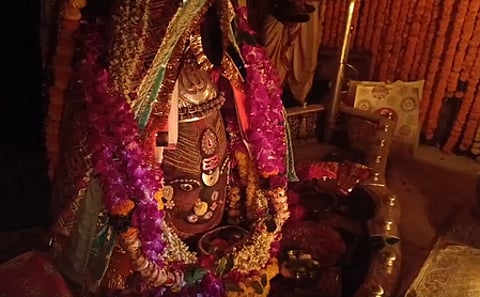 भस्म आरती के दौरान भगवान महाकाल को श्री गणेश के दिव्य स्वरूप में सजाया गया।