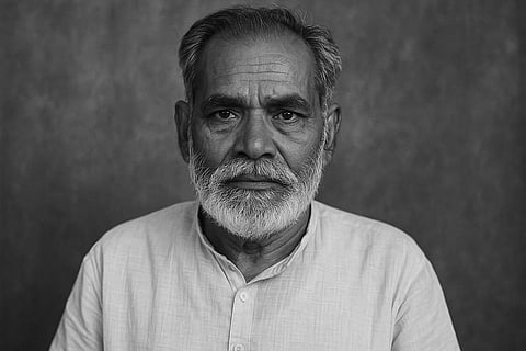 फटा कुर्ता, टूटी चप्पल, सादा जीवन और ऊंचे आदर्श, यही थे जननायक कर्पूरी ठाकुर।