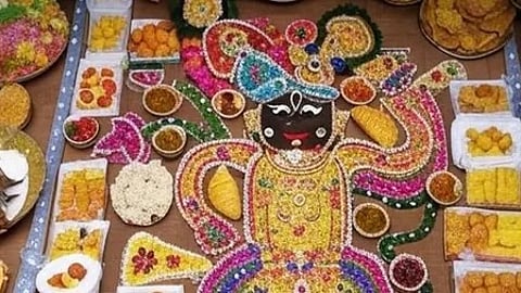 गोवर्धन पूजा में श्रीकृष्ण को अर्पित अन्नकूट प्रसाद, जो सेहत के लिए लाभकारी है।