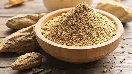 बालों की देखभाल के लिए मुल्तानी मिट्टी का प्राकृतिक उपाय।