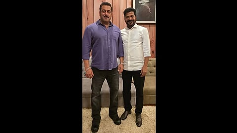 सलमान खान और मुख्यमंत्री ए. रेवंत रेड्डी साथ खड़े नजर आ रहे हैं|