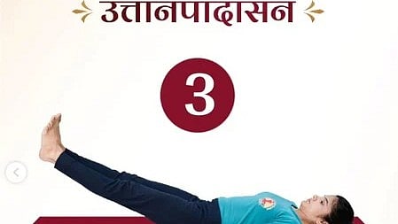 एक महिला उत्तानपादासन योग करती हुई, पेट की चर्बी घटाने और तनाव कम करने के लिए।