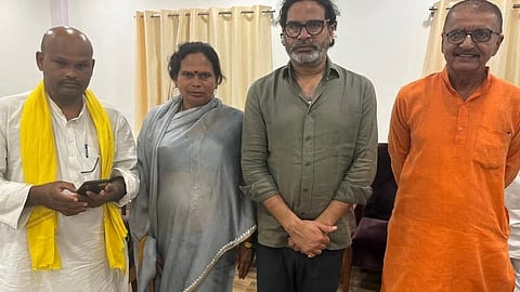 जन सुराज के संस्थापक प्रशांत किशोर और   प्रीति किन्नर