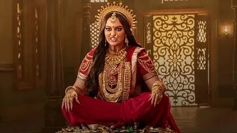 लाल साड़ी में सोनाक्षी सिन्हा|