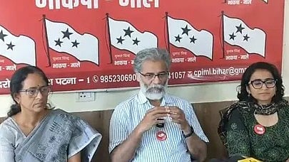 बिहार चुनाव 2025 के दौरान भाकपा (माले) महासचिव दीपांकर भट्टाचार्य जनता के मुद्दों पर बयान देते हुए।