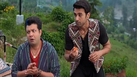 फिल्म राहु-केतू के अभिनेता पुलकित सम्राट और वरुण शर्मा की तस्वीर|