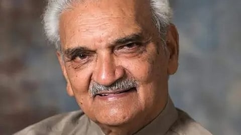 दिग्गज अभिनेता धर्मेंद्र की तस्वीर|